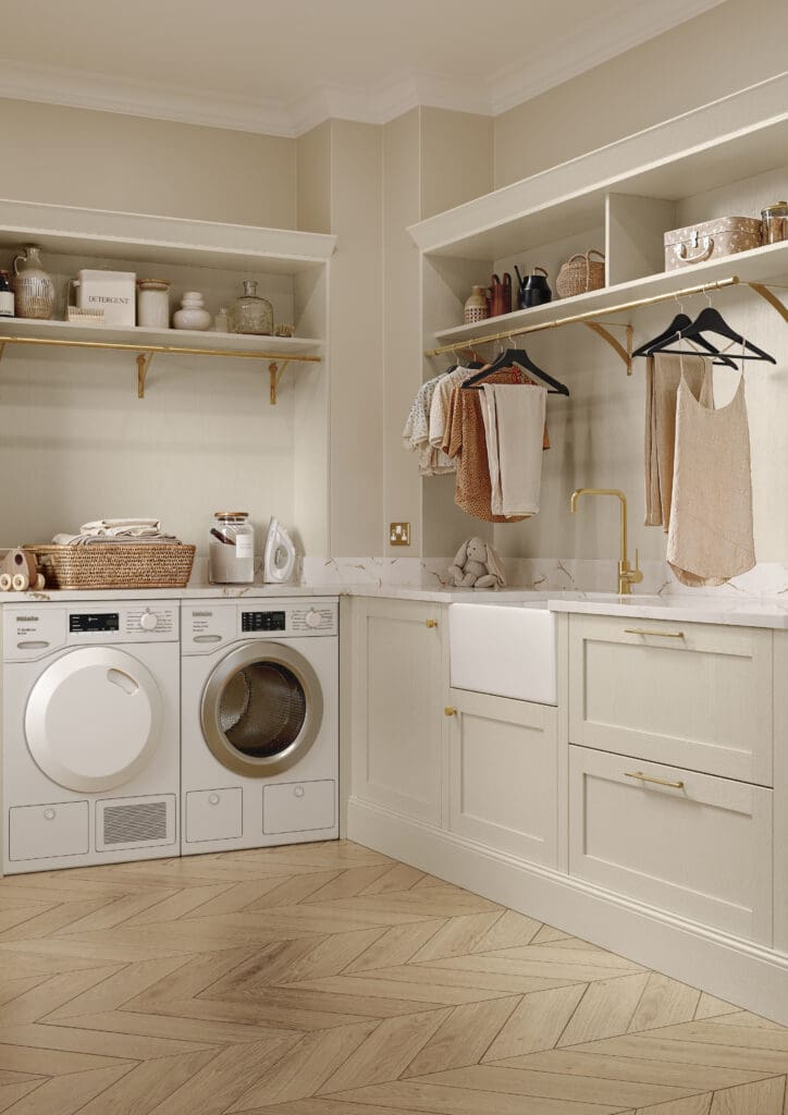 Newcombe, Taupe Grey
