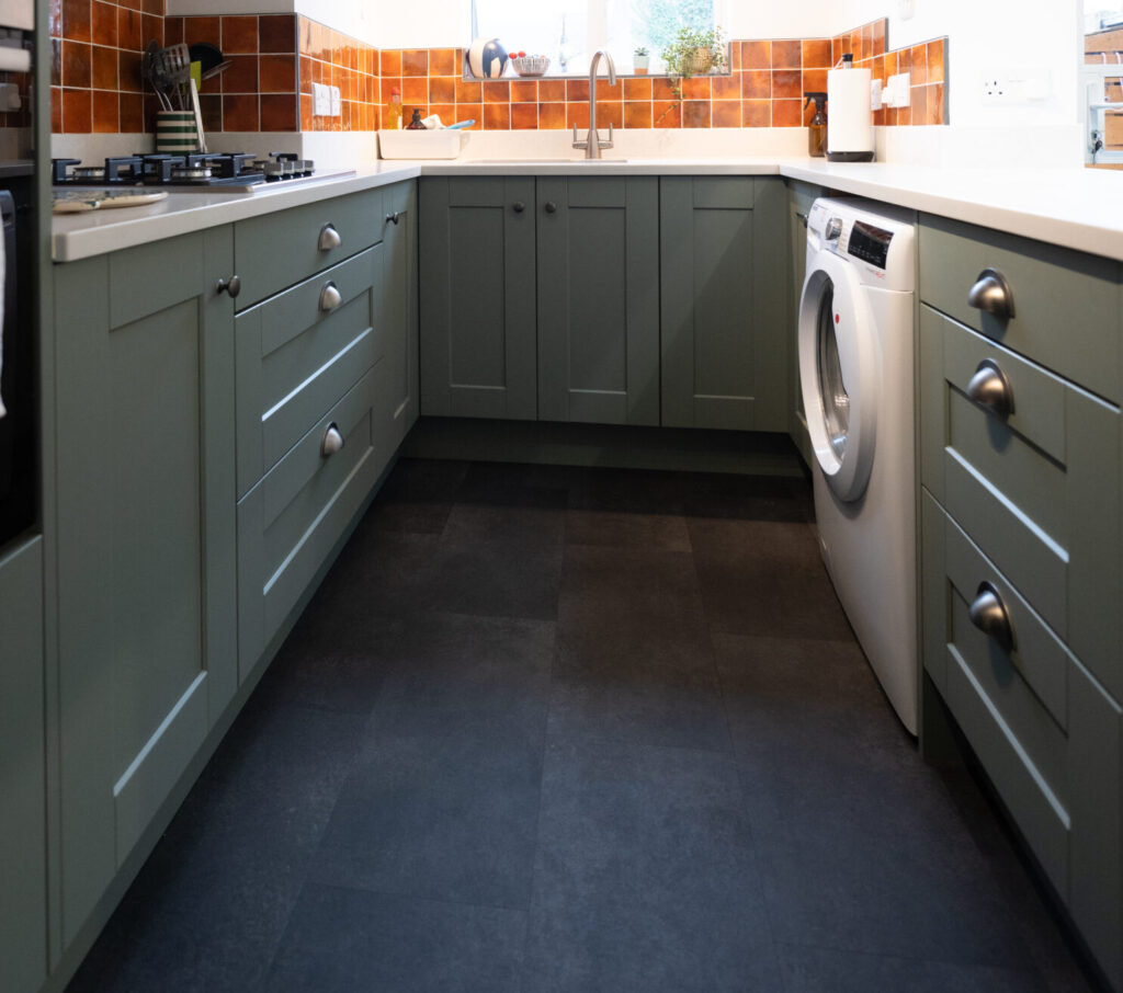 Belsay Smooth - Veale - Reed Green & Porcelain