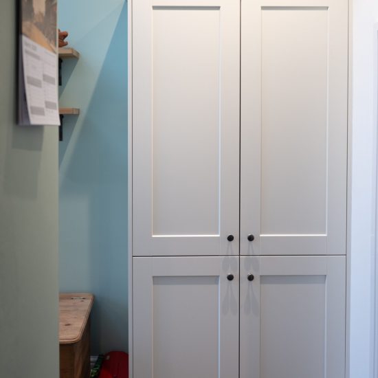 Belsay Smooth - Veale - Reed Green & Porcelain