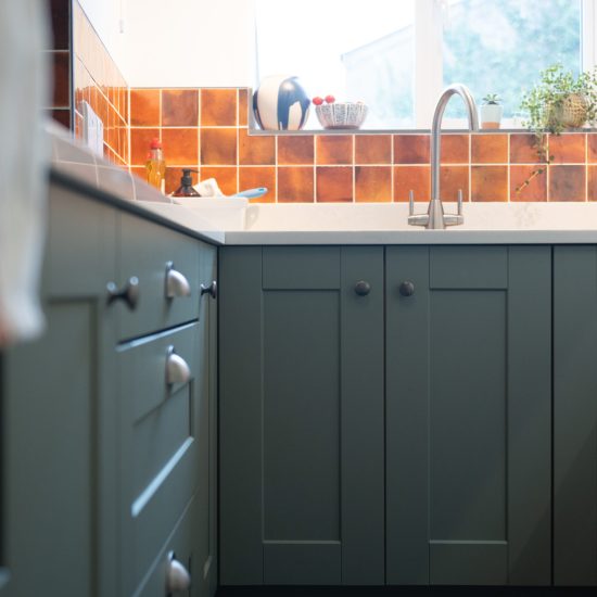 Belsay Smooth - Veale - Reed Green & Porcelain