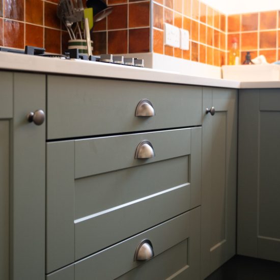 Belsay Smooth - Veale - Reed Green & Porcelain